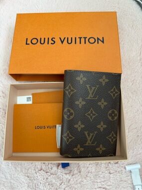 BNIB Louis Vuitton Monogram Passport Holder